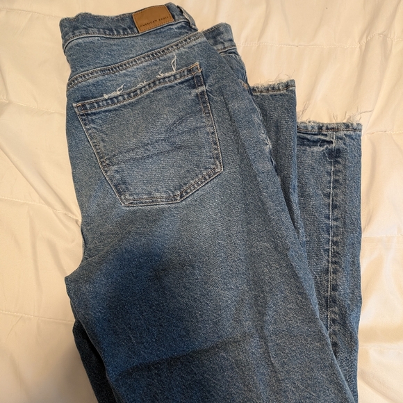 American Eagle High Rise Mom Jeans - Size 14 Short - Picture 4 of 5